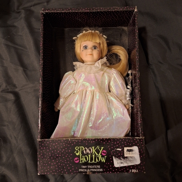 Jo Anns Fabric Priscilla Princess Porcelain Doll Halloween - Picture 1 of 6